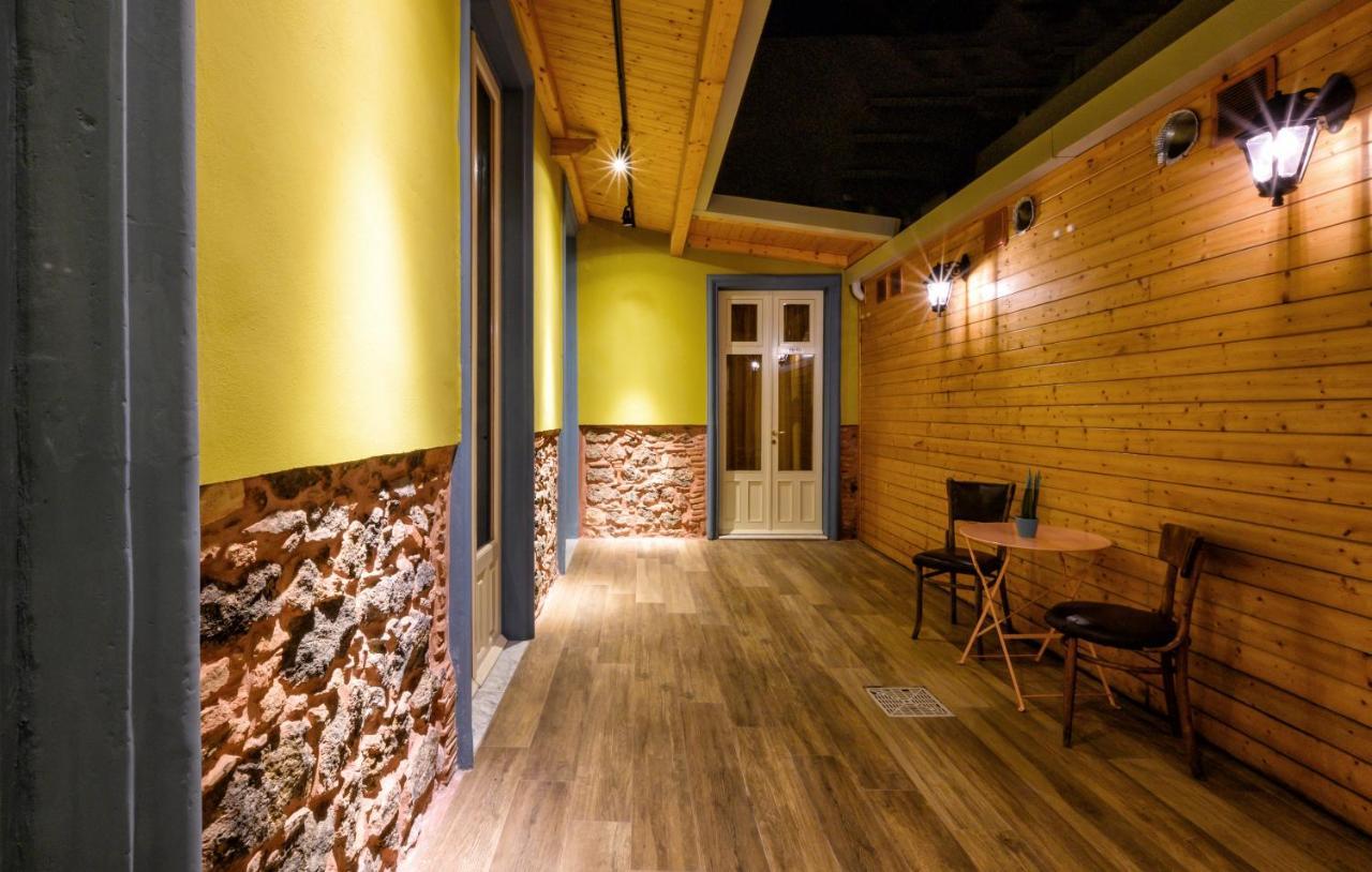 The Yard Hostel CTA Exterior photo