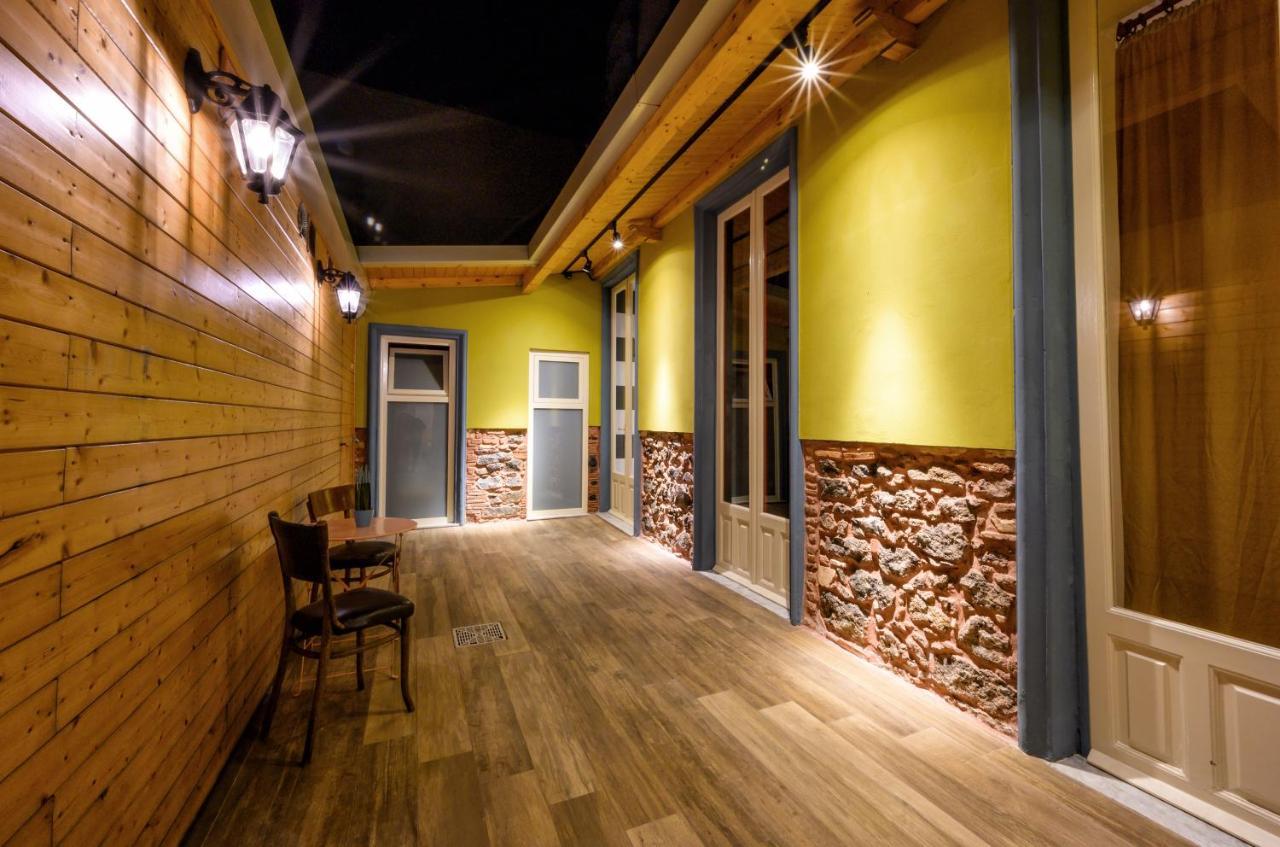 The Yard Hostel CTA Exterior photo
